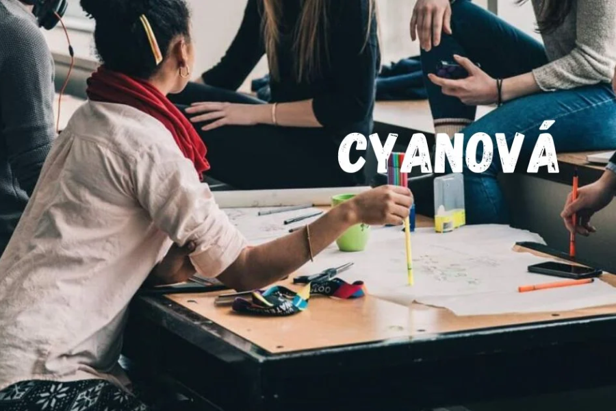 cyanová